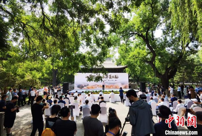 王新生当选黄河寻根问祖文化联盟第一届理事会理事长。　胡健 摄