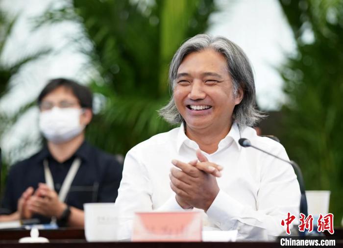 吴为山 史春阳 摄