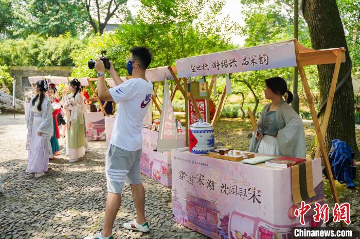 绍兴沈园内的宋韵主题市集。　绍兴市文化广电旅游局供图